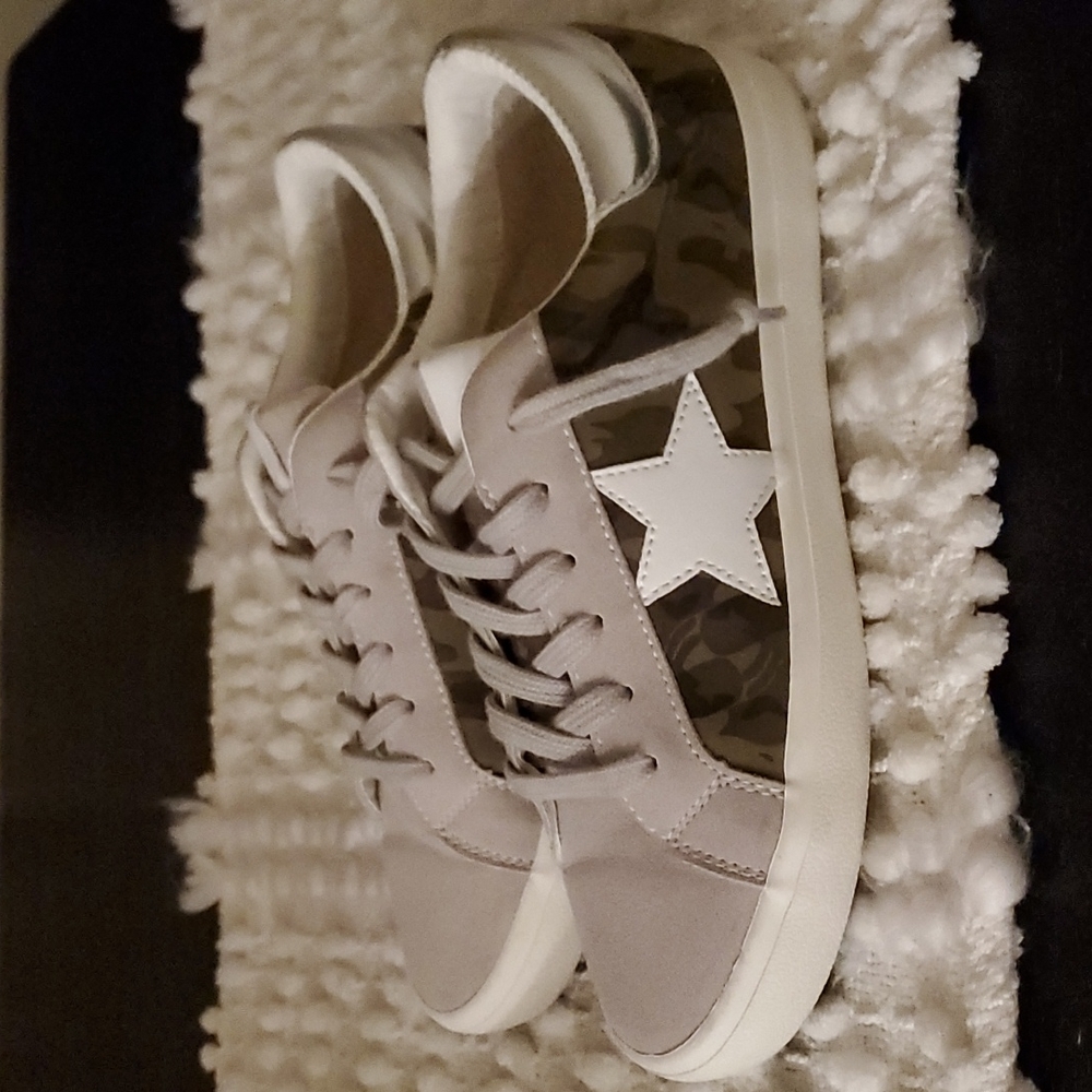 Steve Madden Fashion Sneakers